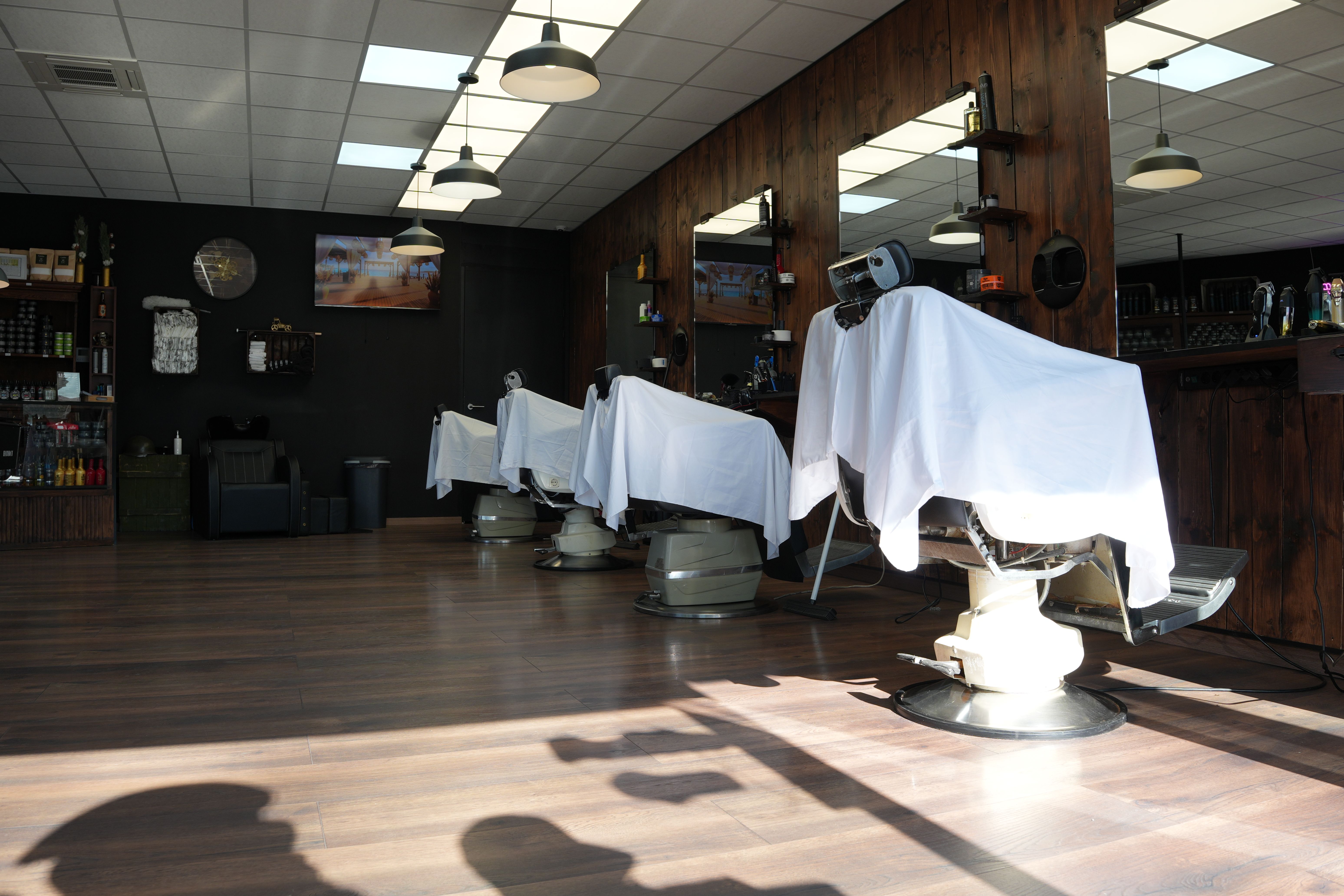 Barbershop Helvoirt — vier stoelen