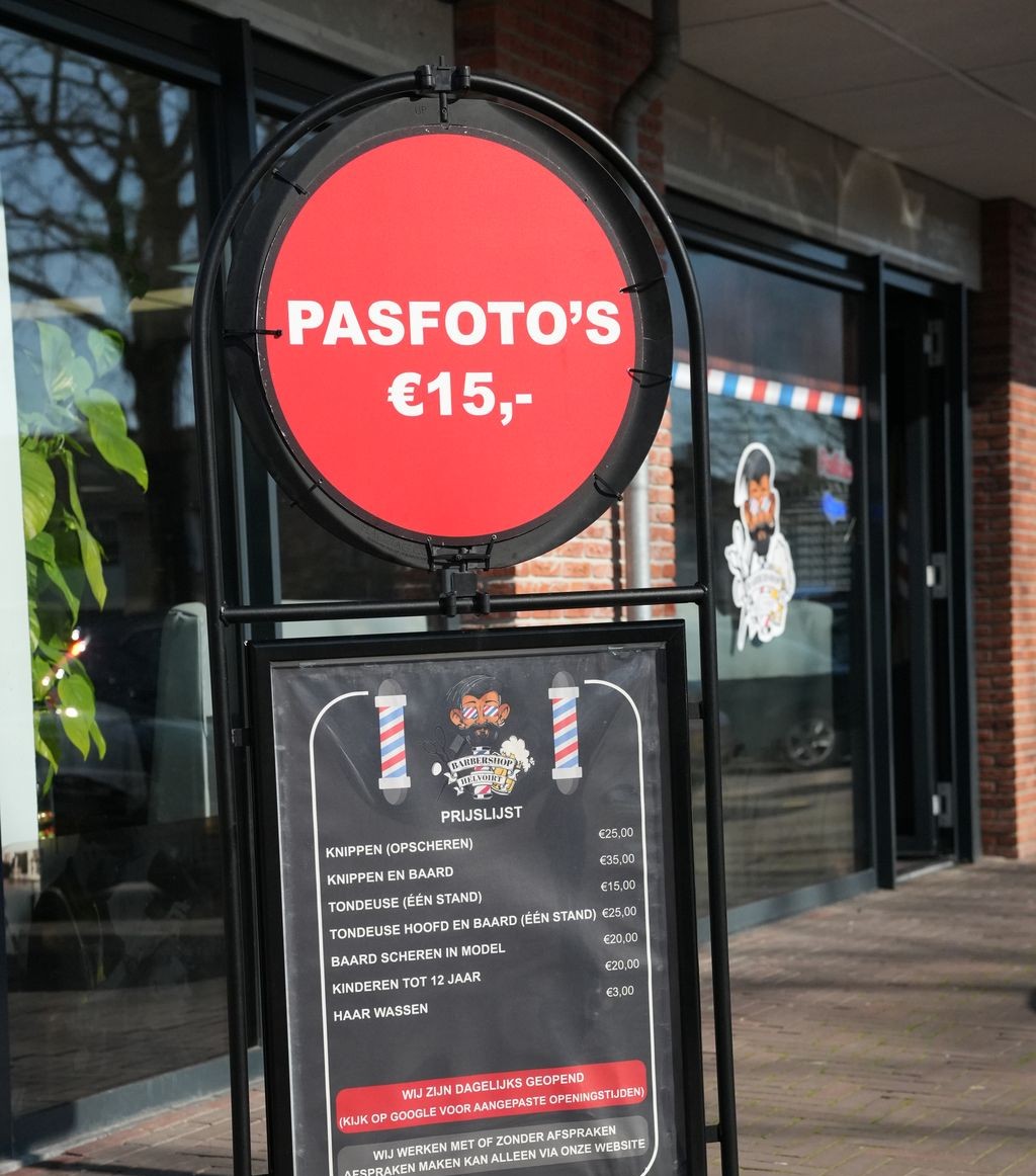 Barbershop Helvoirt — pasfoto bord